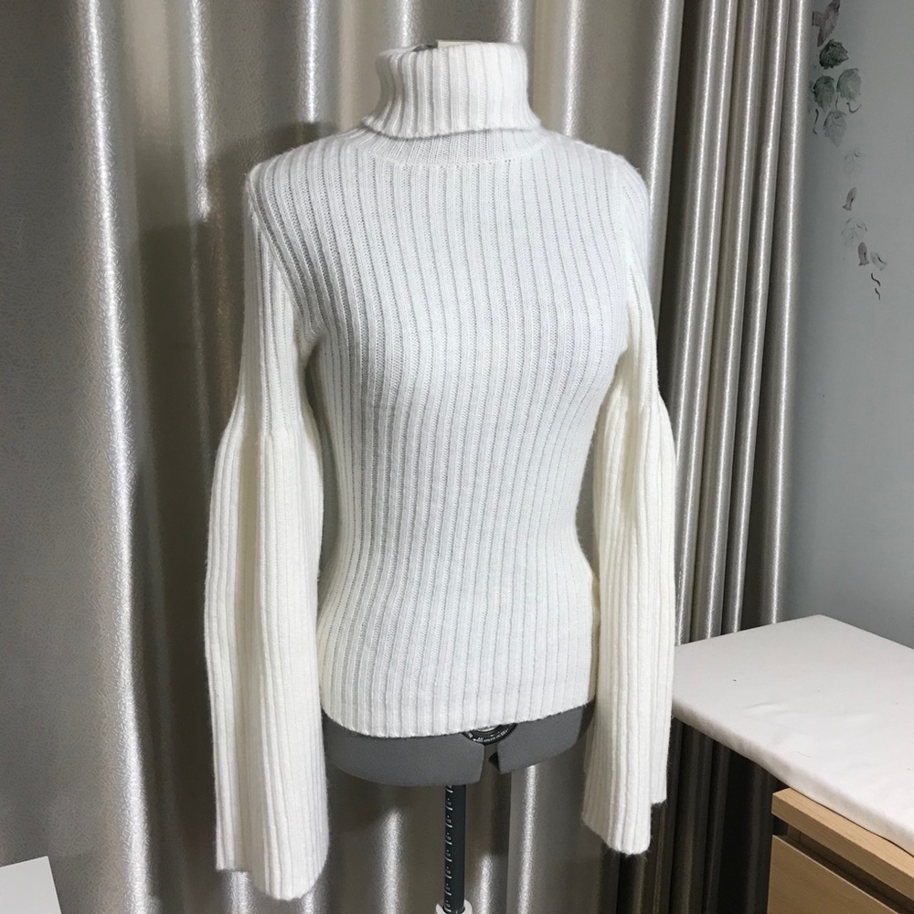 NWOT GUESS Long Samira Voluminous Sleeve Sweater